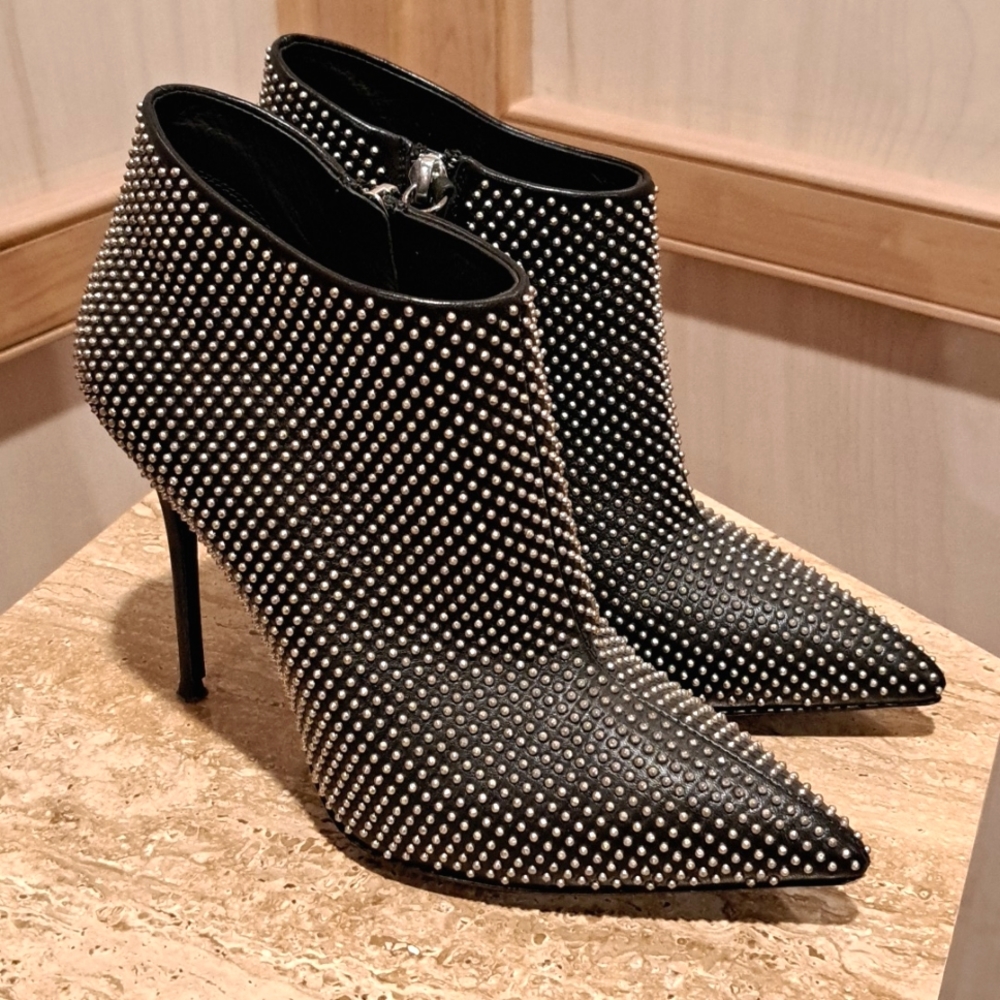 Giuseppe Zanotti studded leather ankle booties 37.5 US 7.5